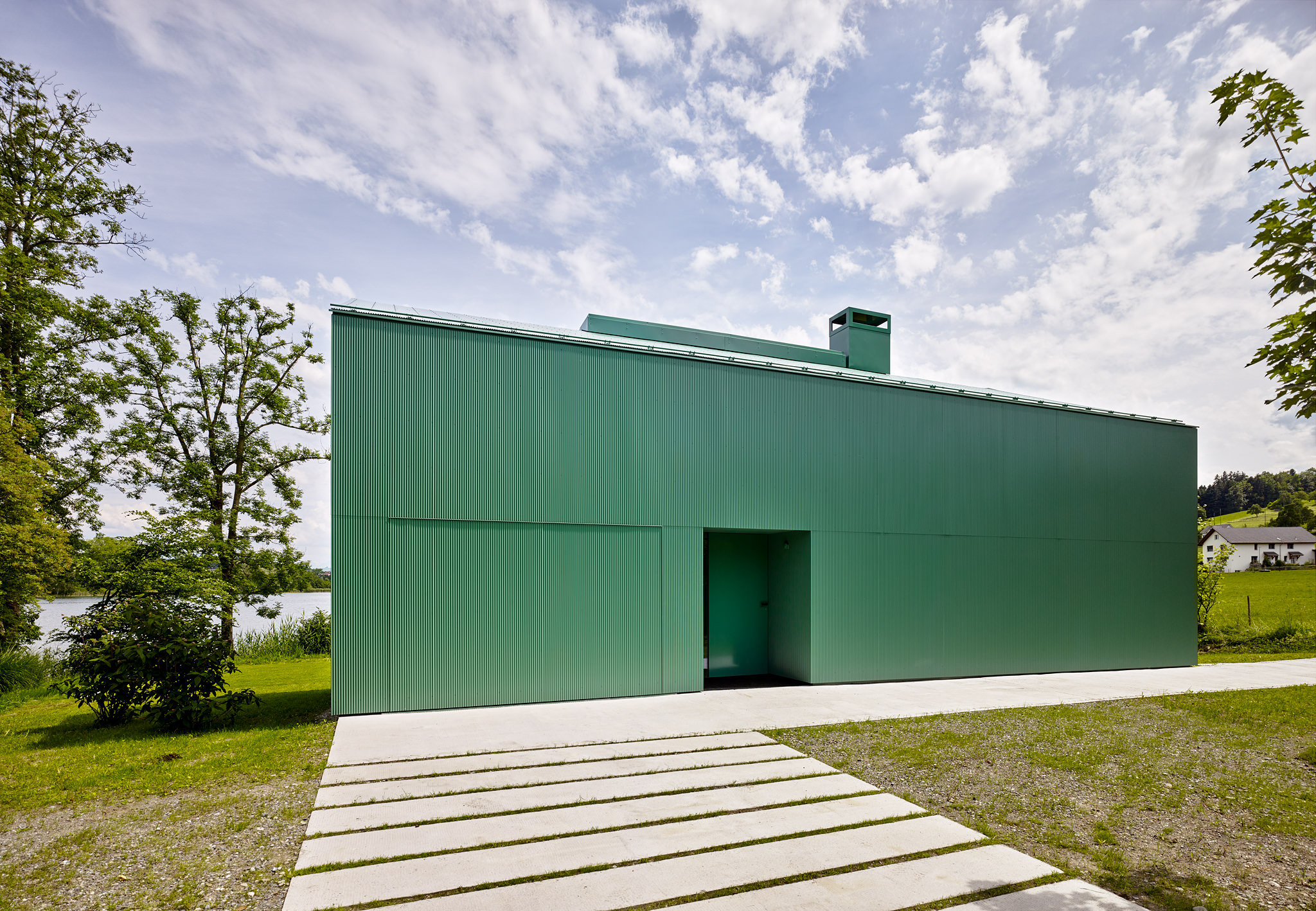 E15543 Alpa 051949p SCREEN